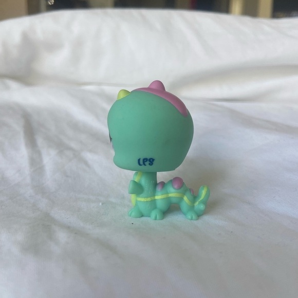 Littlest Pet Shop #1945 Caterpillar - Picture 5 of 12